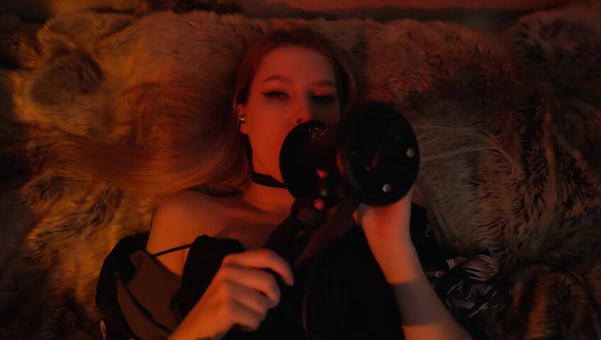 ASMR-Stimmung – Ich lecke deine Ohren in unserem Bett