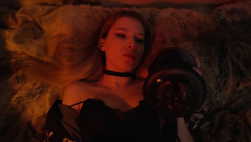 ASMR-Stimmung – Ich lecke deine Ohren in unserem Bett