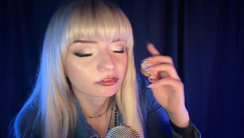 Il profilo Myspace di Emma - ASMR, ma parlo un po' troppo, quindi non riesci a concentrarti