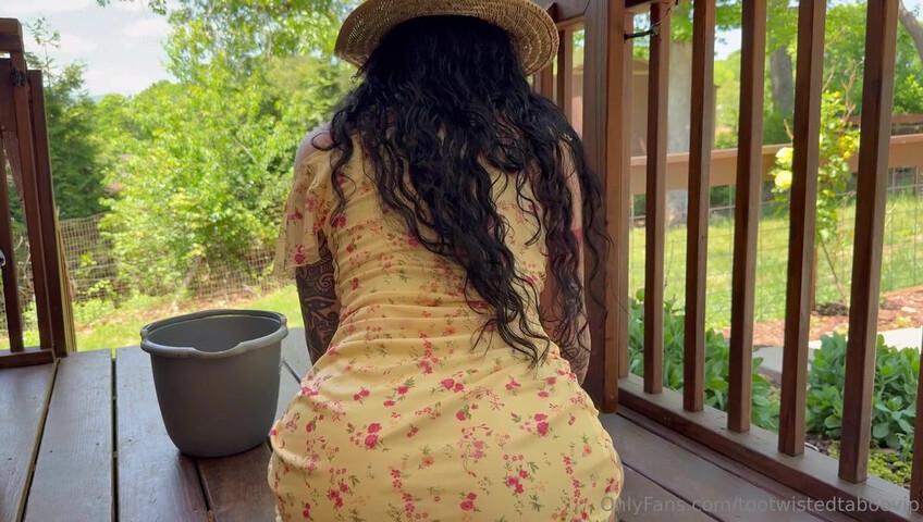 Tootwistedtaboo / MissKittyQuinn - Help Step Mommy Plant Seeds in Her Garden