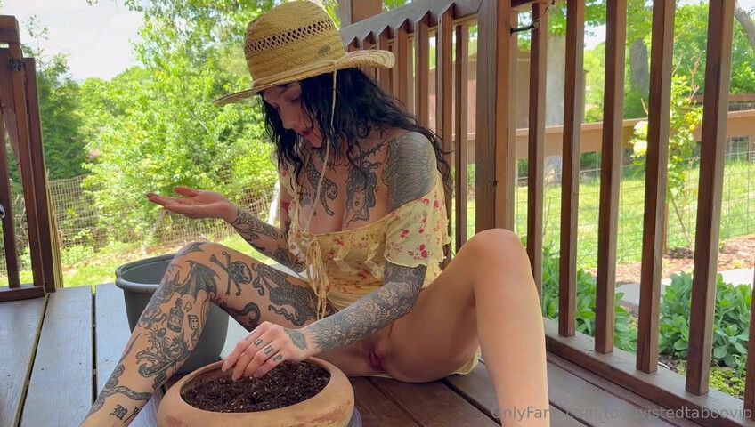 Tootwistedtaboo / MissKittyQuinn - Help Step Mommy Plant Seeds in Her Garden