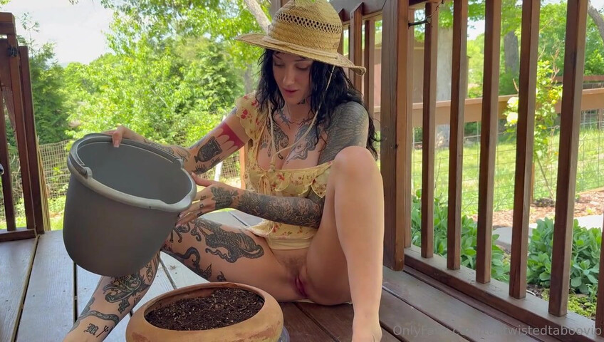 Tootwistedtaboo / MissKittyQuinn - Help Step Mommy Plant Seeds in Her Garden