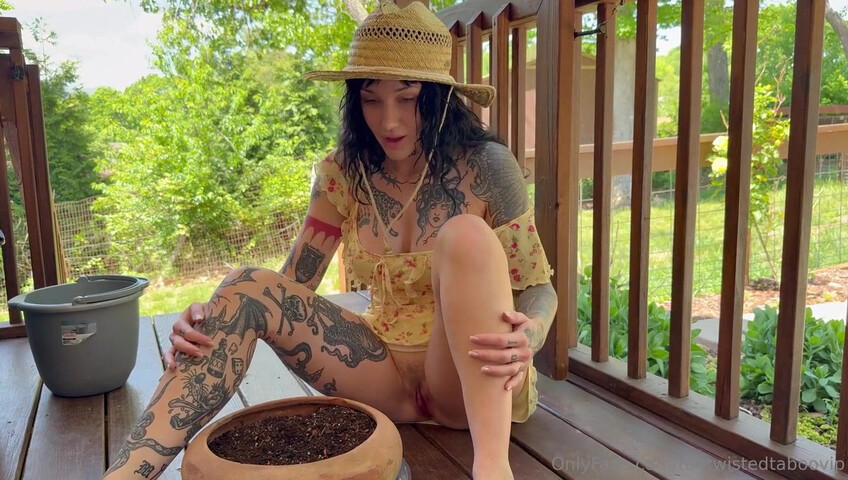 Tootwistedtaboo / MissKittyQuinn - Help Step Mommy Plant Seeds in Her Garden