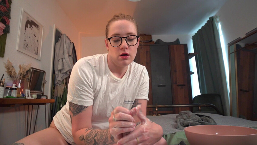 Fiona Dagger - Step-Mom Washes Your Cock