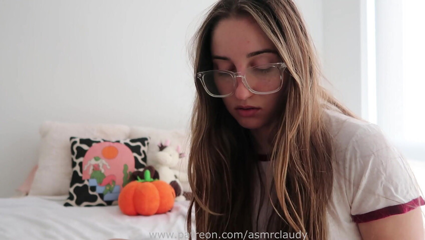 Claudy ASMR - Nip slip at 10:12 - Her new tutor