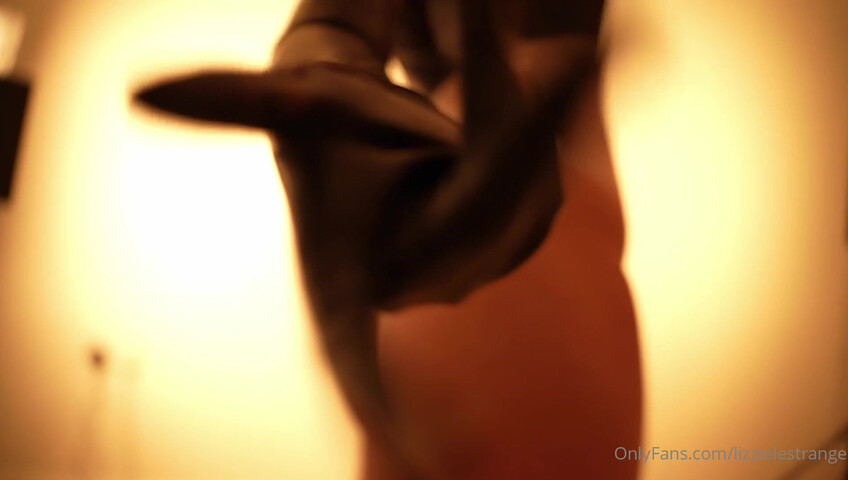 LizzieLestrange - Latex and Body Oil Video Super Close up <3