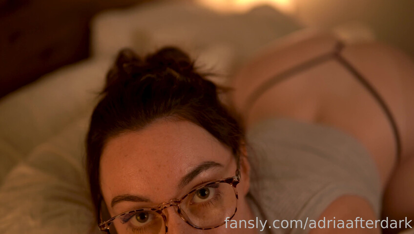 Adria al caer la noche - 15 de mayo de 2026 -  asmr | tu mujer te mima tras un duro día de trabajo <3