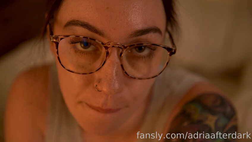 Adria al caer la noche - 15 de mayo de 2026 -  asmr | tu mujer te mima tras un duro día de trabajo <3