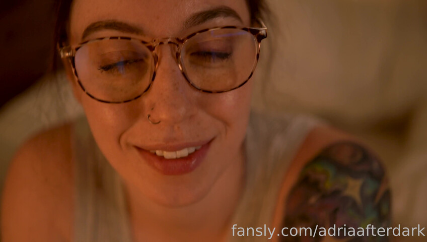 Adria al caer la noche - 15 de mayo de 2026 -  asmr | tu mujer te mima tras un duro día de trabajo <3