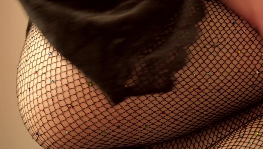 Soly ASMR - 25 May 2026 - Scratching Fishnets & Pussy Rubbing (NSFW)