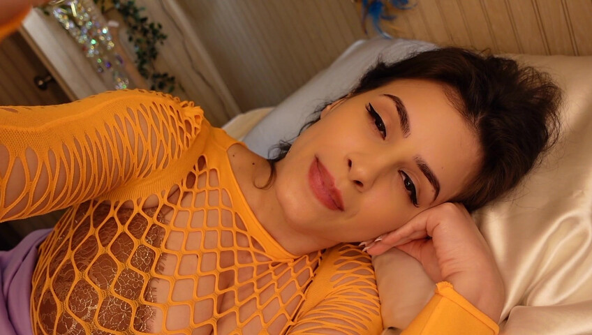 Irma la dulce ASMR - Novia, parte 2: mimos y paja en la cama