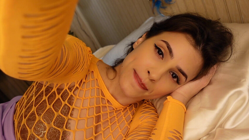 Irma la dulce ASMR - Novia, parte 2: mimos y paja en la cama