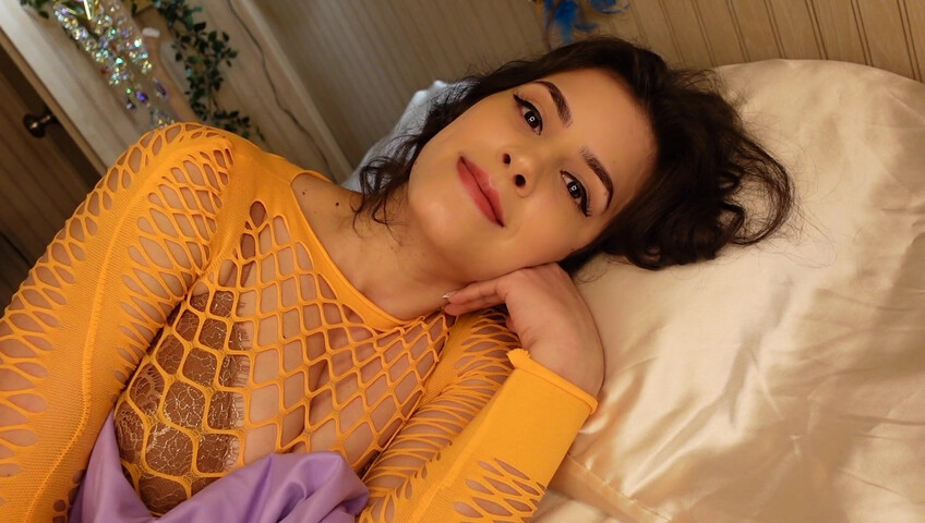 Irma la dulce ASMR - Novia, parte 2: mimos y paja en la cama