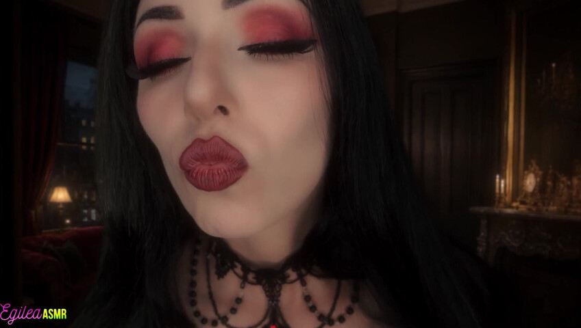Egilea ASMR - 29 de mayo de 2026 - [vídeo exclusivo] Te despiertas como vampiro... y tu creador te da la bienvenida con besos