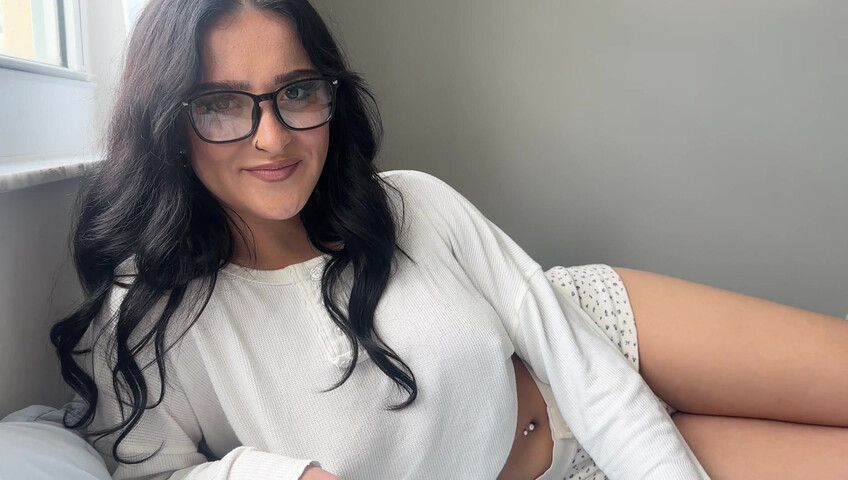 Step-Sisters Best Friend Wants Sex ~ Serena Sterling