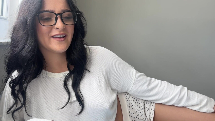 Step-Sisters Best Friend Wants Sex ~ Serena Sterling