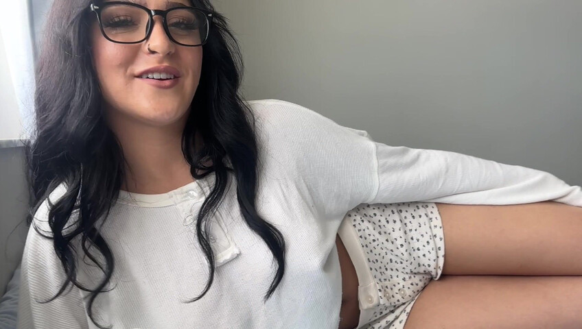 Step-Sisters Best Friend Wants Sex ~ Serena Sterling