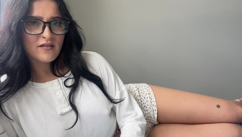Step-Sisters Best Friend Wants Sex ~ Serena Sterling