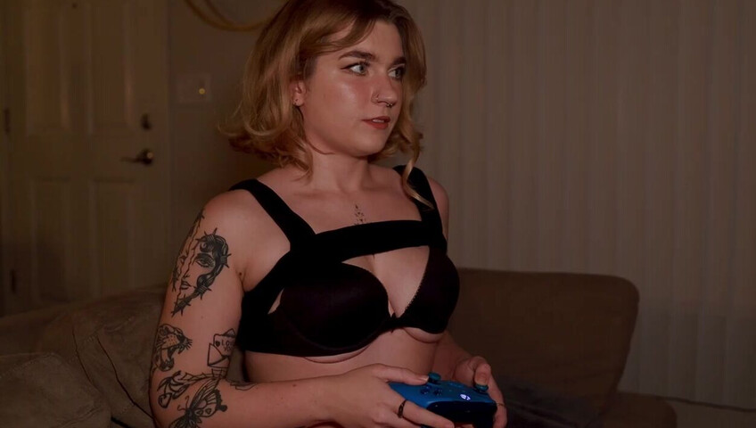 Jaybbgirl – A Teasing Game With Your Step-Sister