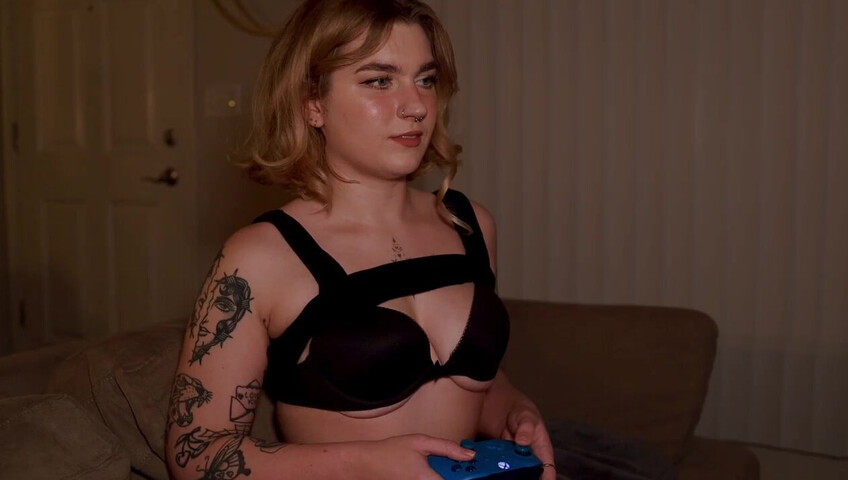 Jaybbgirl – A Teasing Game With Your Step-Sister