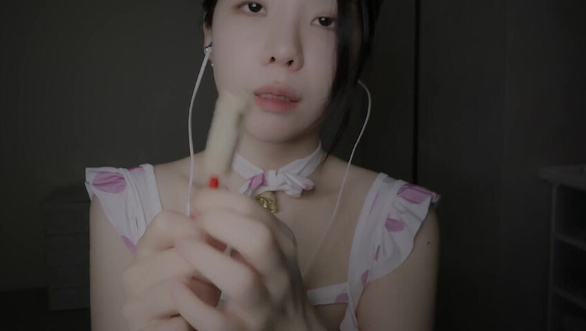 Asmr Yeonchu – 31. Mai 2026 – Mundgeräusche, Bonbonessen, Geräusche von Acryl und vieles mehr...