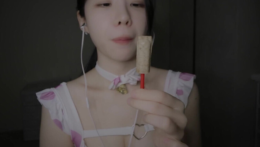 Asmr Yeonchu – 31. Mai 2026 – Mundgeräusche, Bonbonessen, Geräusche von Acryl und vieles mehr...