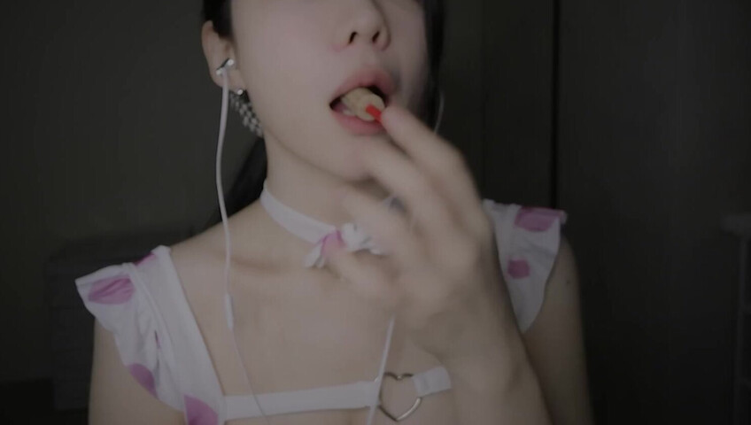 Asmr Yeonchu – 31. Mai 2026 – Mundgeräusche, Bonbonessen, Geräusche von Acryl und vieles mehr...