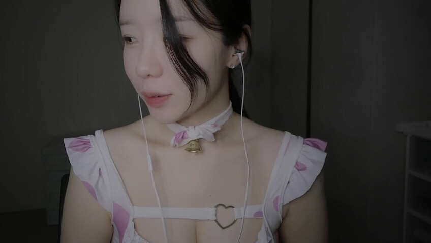 Asmr Yeonchu – 31. Mai 2026 – Mundgeräusche, Bonbonessen, Geräusche von Acryl und vieles mehr...