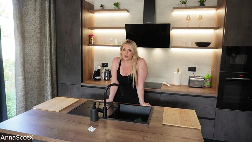 Anna Scot - Homewrecking Real Estate Agent
