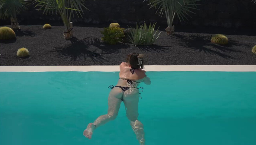 SashaCurves – Temptation Vacation
