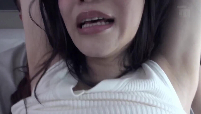 Un delincuente se folla a Anri Okita y su marido lo ve - sexo - mamada - BDSM - tetas grandes - tetas enormes - tetas grandes naturales - tetas - tetona - asiática - BDSM asiático