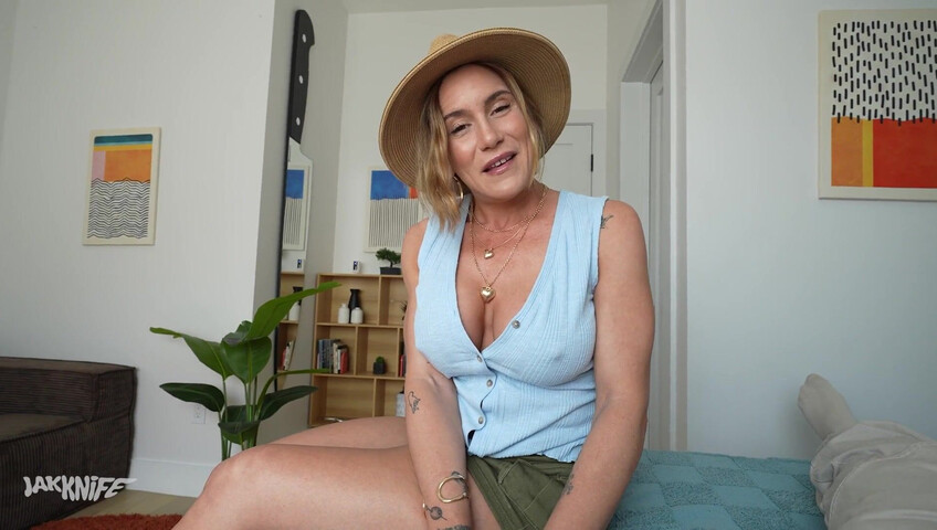 Aderesquin se fait remplir l'anus par Jak Knife - anal - fellation - sexe - gorge profonde - chambre à coucher - jeu de rôle - blonde - crachat - milf - gros seins