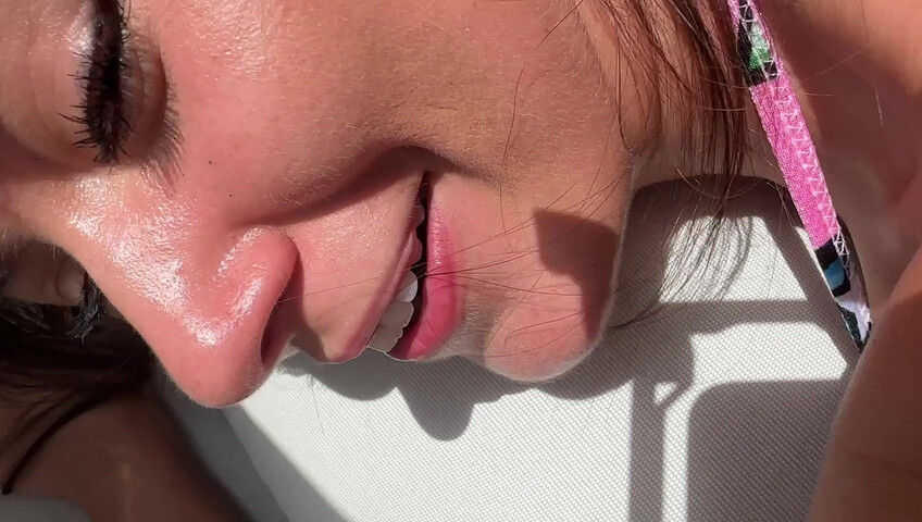 Partie de jambes en l'air sur le balcon avec ma demi-sœur ado Charlotte Mae - fellation - en extérieur - sexe - américain - éjaculation interne américaine - ado américaine - fellation américaine - mannequin OnlyFans - ado en chaleur - ado brune