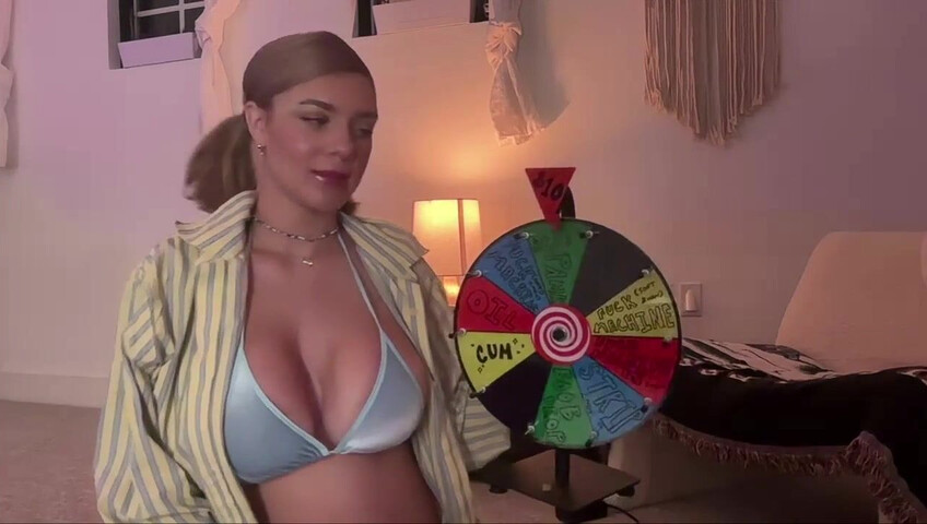 Gabbie Carter fait tourner la roue pour s'amuser en solo - masturbation - gros seins - gode - blonde - machine à baiser - tatouages - HD - machine sexuelle - gros seins - gros seins naturels