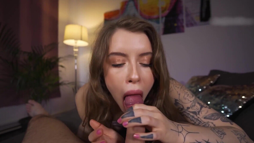 Eden Ivy genießt den Schwanz ihres Stiefvaters – Blowjob – Sex – POV – Tattoos – Sperma – Stiefvater – Stieftochter – behaarte Muschi – Cowgirl – Familiensex