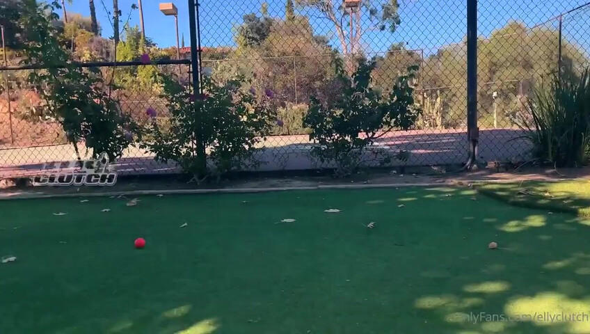 L'appuntamento al golf di Elly si conclude con una scopata di nascosto - sesso - pompino - all'aperto - HD - nudismo - pubblico - nudità in pubblico - golf - serata romantica - scopata di nascosto