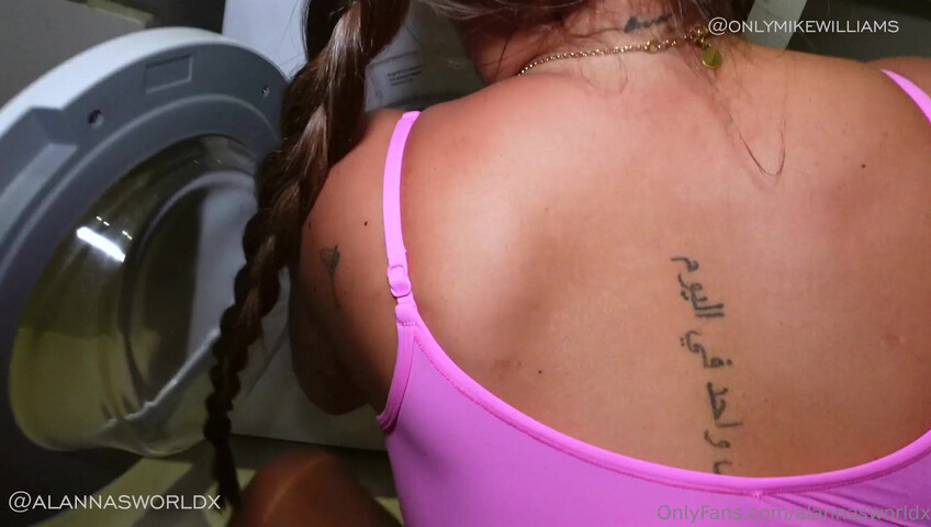 Alannasworldx é fodida enquanto lava a roupa - BBC - broche - sexo - facial - ejaculação - mamas grandes - rabo grande - rabo balançante - mamas balançantes - tatuagens