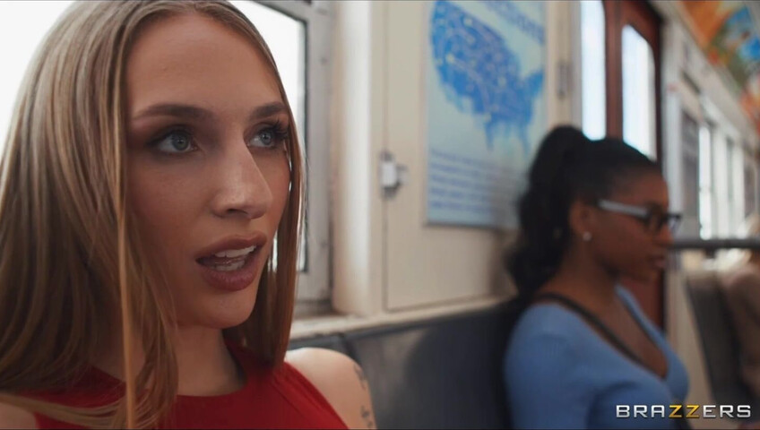 Angel Youngs si fa scopare su un treno - pompino - sesso - pawg