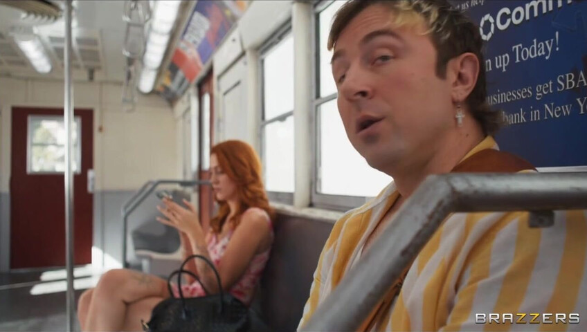 Angel Youngs si fa scopare su un treno - pompino - sesso - pawg