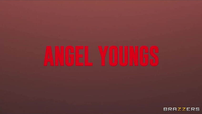Angel Youngs si fa scopare su un treno - pompino - sesso - pawg