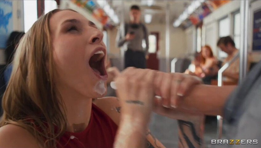Angel Youngs si fa scopare su un treno - pompino - sesso - pawg