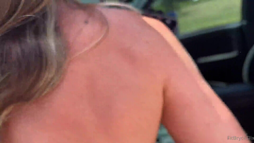 Sesso nel vialetto con Bryce Adams - sesso - all'aperto - pompino - in pubblico - tette piccole - sborrata in faccia - minuta - nudità in pubblico - nudista - figa minuscola