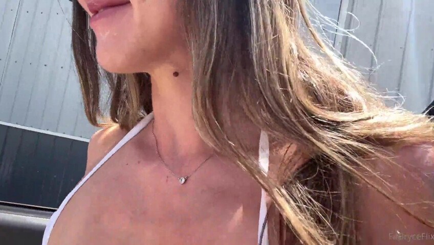 Sesso nel vialetto con Bryce Adams - sesso - all'aperto - pompino - in pubblico - tette piccole - sborrata in faccia - minuta - nudità in pubblico - nudista - figa minuscola