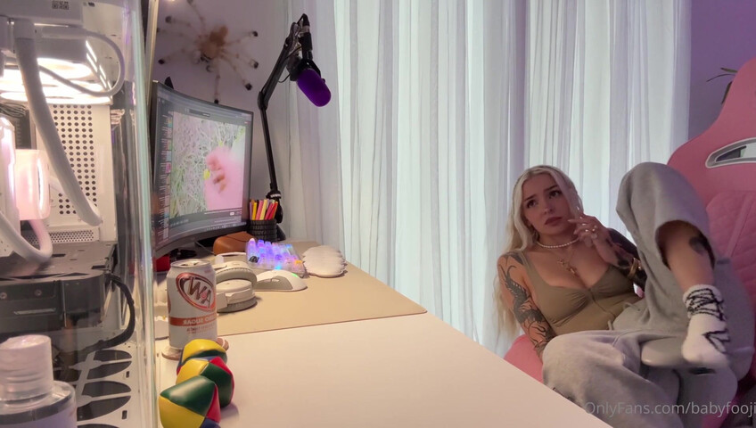 BabyFooji Masturbates While Watching 3D Porn - Masturbation - Blonde - OnlyFans - Toys - Tattoos - Solo - Pussy Rubbing - Vibrator - Dildo - Boobs
