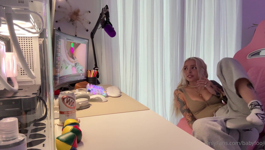 BabyFooji Masturbates While Watching 3D Porn - Masturbation - Blonde - OnlyFans - Toys - Tattoos - Solo - Pussy Rubbing - Vibrator - Dildo - Boobs