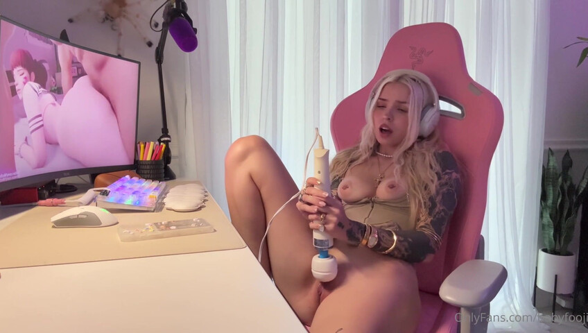 BabyFooji Masturbates While Watching 3D Porn - Masturbation - Blonde - OnlyFans - Toys - Tattoos - Solo - Pussy Rubbing - Vibrator - Dildo - Boobs