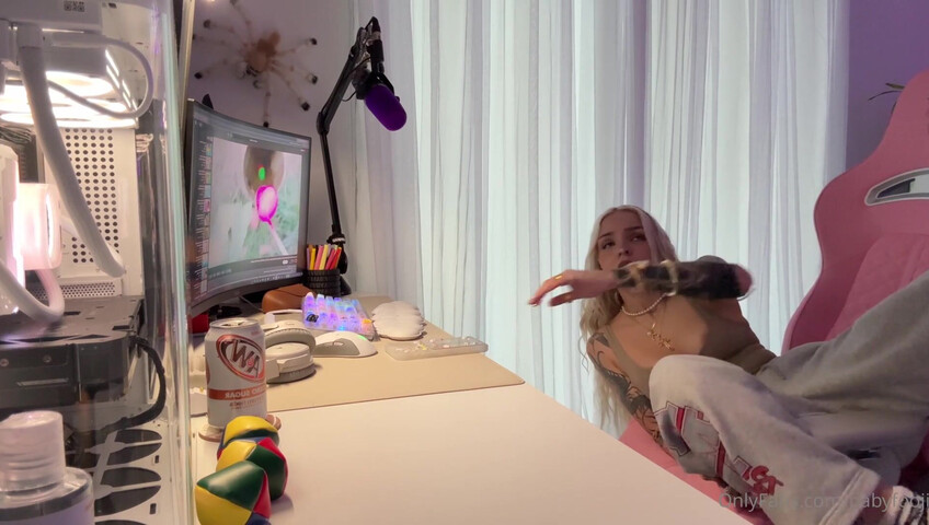 BabyFooji Masturbates While Watching 3D Porn - Masturbation - Blonde - OnlyFans - Toys - Tattoos - Solo - Pussy Rubbing - Vibrator - Dildo - Boobs