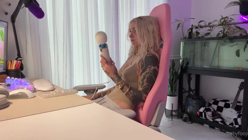 BabyFooji Masturbates While Watching 3D Porn - Masturbation - Blonde - OnlyFans - Toys - Tattoos - Solo - Pussy Rubbing - Vibrator - Dildo - Boobs