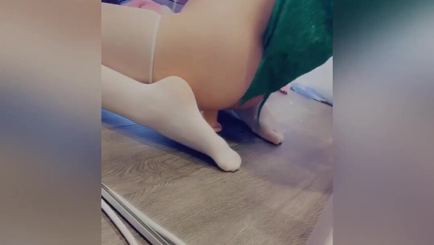 Belle Delphine Masturbates As Tinker Bell - Masturbation - British - Fairy Outfit - Tinkerbell Cosplay - British Masturbation