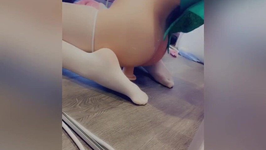 Belle Delphine Masturbates As Tinker Bell - Masturbation - British - Fairy Outfit - Tinkerbell Cosplay - British Masturbation